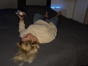 Selbstbefriedigung porno schauen multiple Orgasmen zittern stöhnen Klitoris feuchte Muschi sex 3/16