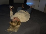 Selbstbefriedigung porno schauen multiple Orgasmen zittern stöhnen Klitoris feuchte Muschi sex 4/16