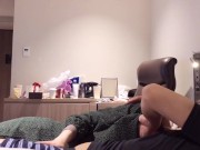 ピンク色のパンティを足に引っ掛けながらの２回連続イキを真上アングルから激写 〜女子大生のリアルな喘ぎ声と色白美肌の鳥肌を堪能する着衣セックス〜 - Screenshot 7 of 16 - ハメ撮り