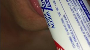 correte en mi boca, juego con tu semen, y me lo trago, primer plano, gay travieso, lengua, sloopy