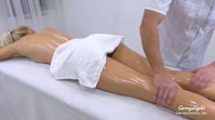 In-Home Massage Therapist fucked Naughty Girl hard / Unexpected Sex / Amateur couple CarryLight