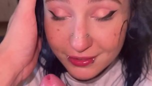 Je vais chez un abonné mym et je le suce comme une chienne - POV Baise Hard Française 