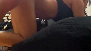 No aguante más y me folle a mi vecina COLOMBIANA en el baño