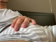 【素人オナニー】接写でイケメン既婚男子がデカチン手コキ射精 - Screenshot 3 of 16 - Bed
