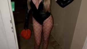 Halloween - Je toque chez mon voisin : « des bonbons ou une pipe ? »