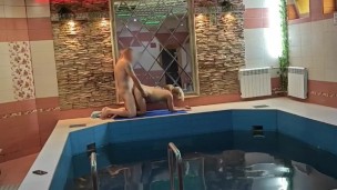 Трахаю блондинку в сауне