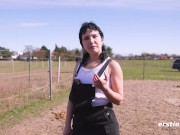 Ersties - Hannah M sucht sich ein Plätzchen im Heu auf dem Reiterhof, um zu masturbieren 16/16