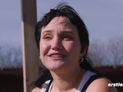 Ersties - Hannah M sucht sich ein Plätzchen im Heu auf dem Reiterhof, um zu masturbieren 6/16