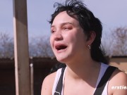 Ersties - Hannah M sucht sich ein Plätzchen im Heu auf dem Reiterhof, um zu masturbieren 8/16