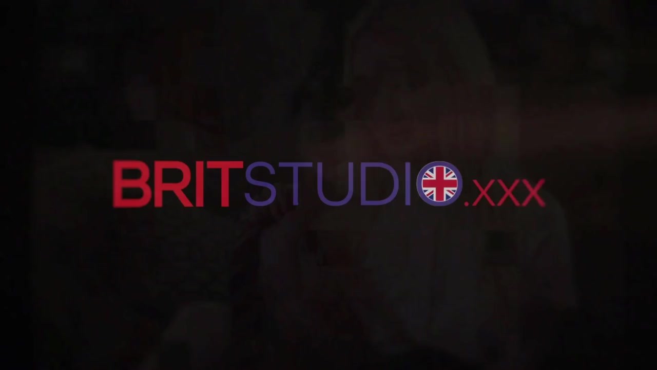 Two British 18 Year Olds Give Their Teacher A Handjob - 無料セックスビデオ - RedTube