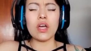 I TOUCH MYSELF WHILE WATCHING PORN HERE ON PORNHUB SQUIRT OF PLEASURE!