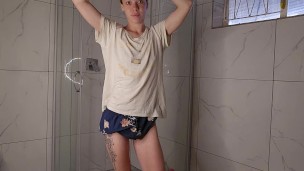 AMATEUR MILF masterbating in the shower until she cums!