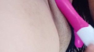 Me masturbo con mi rico vibrador 😈