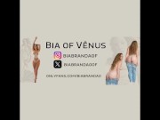Espanhola com seios naturais