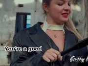 Goddess Katrina Fox привела тебя в заброшенное здание, чтобы ты лизал ее сапоги и был пепельницей - Screenshot 15 of 16 - Female Domination