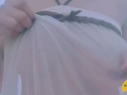 حصلت خو صاحبتي كيظل عليا من ثقبة الباب و انا عريانة كنلعب ف بزازلي شعلتو - Screenshot 11 of 16 - Step Mom