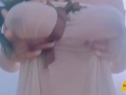 حصلت خو صاحبتي كيظل عليا من ثقبة الباب و انا عريانة كنلعب ف بزازلي شعلتو - Screenshot 5 of 16 - Big Ass Anal