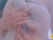 حصلت خو صاحبتي كيظل عليا من ثقبة الباب و انا عريانة كنلعب ف بزازلي شعلتو - Screenshot 7 of 16 - Lesbian Sex