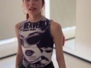 Me follo duro a mi cuñada mientras habla con su hermana 1/16