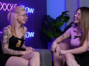 Emma Fiore & Dani Ortiz te indican como masturbarte entre besos calientes y tetas grandes XXXFollow  7/16