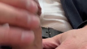 【毎日射精する3児の父】仕事中に我慢できずスーツのままオナニー