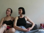 Ersties - Sex-positive lesbische Mädels amüsieren sich miteiander 10/16