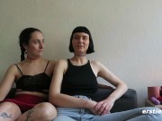 Ersties - Sex-positive lesbische Mädels amüsieren sich miteiander 5/16