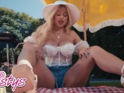 TWISTYS - The Dan Dangler Rubs Her Clit Until She Orgasms, Then Sucks Her Cum Off Her Fingers 1/16