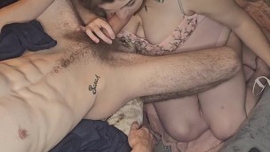 Svage couple warm up for cam show