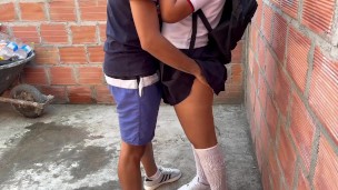 SEXO DESPUES DE CLASES EN UNA CASA ABANDONADA CON UN EXTREÑO