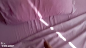 Llego a tiempo para pajearme escuchando los ruidos de la vecina siendo follada por el culo!