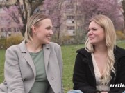 Ersties - Lesbische Anal-Strap-on-Erfahrung mit 2 sinnlichen Schönheiten 10/16