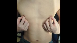乳首の先端が一番敏感な乳首オナニー