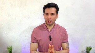 Joven twink hetero le hace sexo oral por primera vez a un sacerdote en el campo de trigo