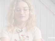 Ersties - Kitty S sonnige Fuß- und Dildospiele mit viel Körperöl 2/16