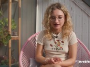 Ersties - Kitty S sonnige Fuß- und Dildospiele mit viel Körperöl 9/16