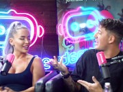 ANNA CLAIRE CLOUDS & HAYLEY DAVIES SHOW LIL DED JANET HOW TO EAT PUSSY 4/16