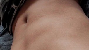 Casero: jovencito se quita los jeans para masturbarse hermosa verga