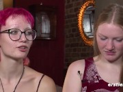 Ersties - Lesbische Mädels lecken sich gegenseitig die Muschi und stopfen sie mit Dildos 12/16