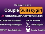 Esposa geme alto enquanto o marido dedilha sua boceta apertada e molhada 15/16