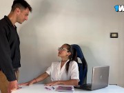 Secretaria se folla a su jefe para que le den un aumento!