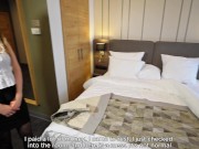 Почему мой номер до сих пор не убран? Администратор спасает репутацию отеля своей узкой киской 1/16