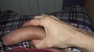 Me pongo cachondo mientras me grabo y juego con mi polla
