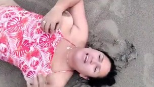 Latina en la playa 👙