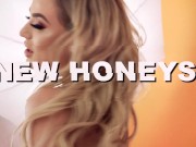 Aubrey Addams trades a blowjob for an autograph in this HUSTLER Exclusive Oprah parody! 2/16