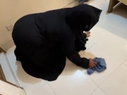 Hot Stepmom Stuck Under Bed When She clean my room, just then i start masturbat by saw her big ass