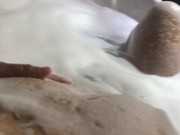 Con mi novia en la bañera 14/16