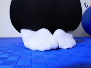 Sweaty feet and stinky gym sneakers - teaser 12/16