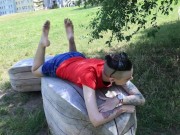 Barefeet in the park - teaser 9/16