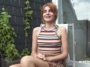 Ersties - Regina liebt es offen und kommt mit Vibrator zum Orgasmus 2/16